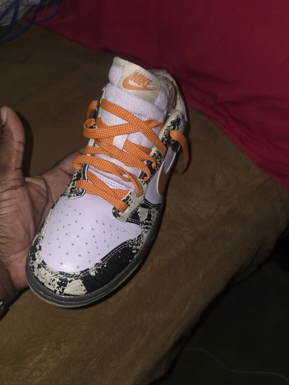 Nike Mens Low-Top Sneakers in Orange and Light Pink